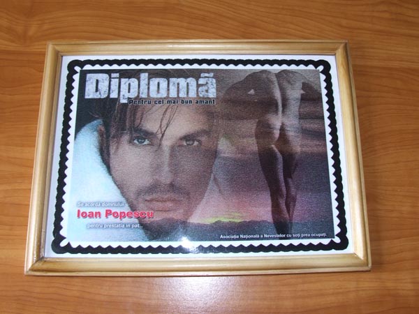 Exemplu de diploma cu rama de lemn